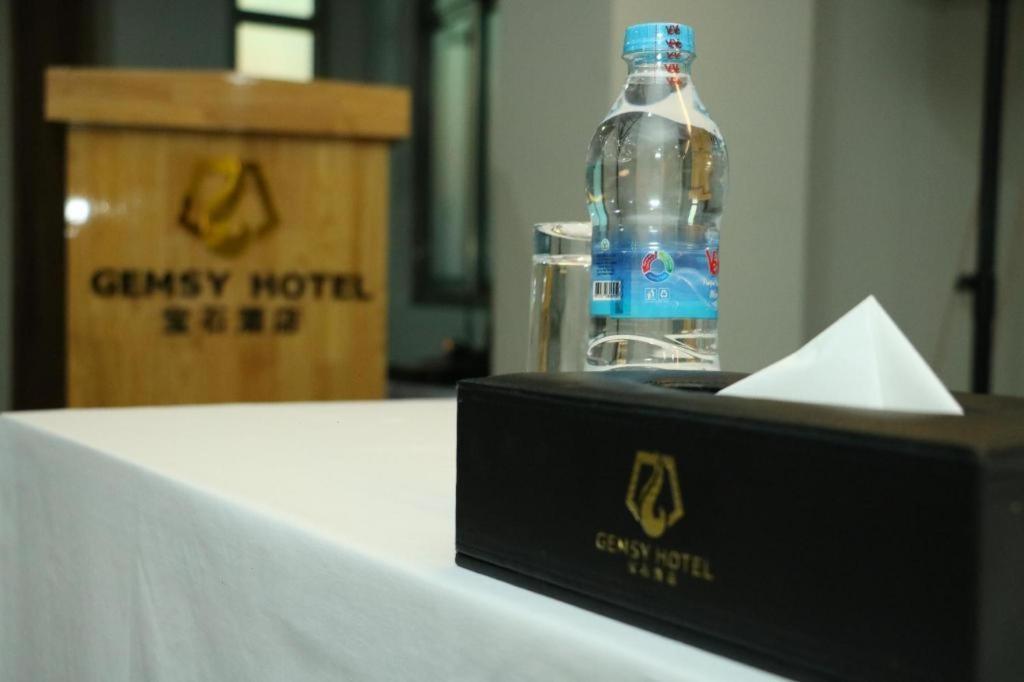 Gemsy Hotel Γιανγκόν Εξωτερικό φωτογραφία