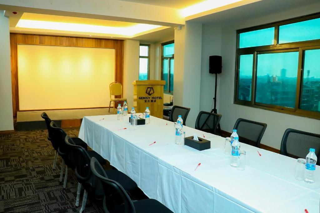 Gemsy Hotel Γιανγκόν Εξωτερικό φωτογραφία