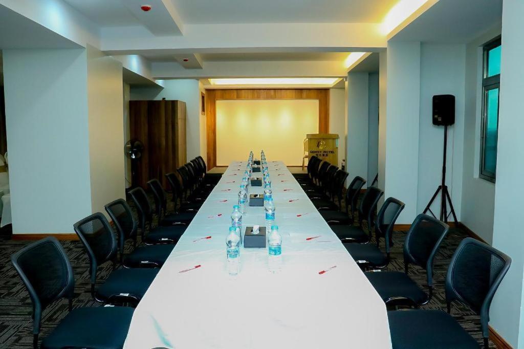 Gemsy Hotel Γιανγκόν Εξωτερικό φωτογραφία